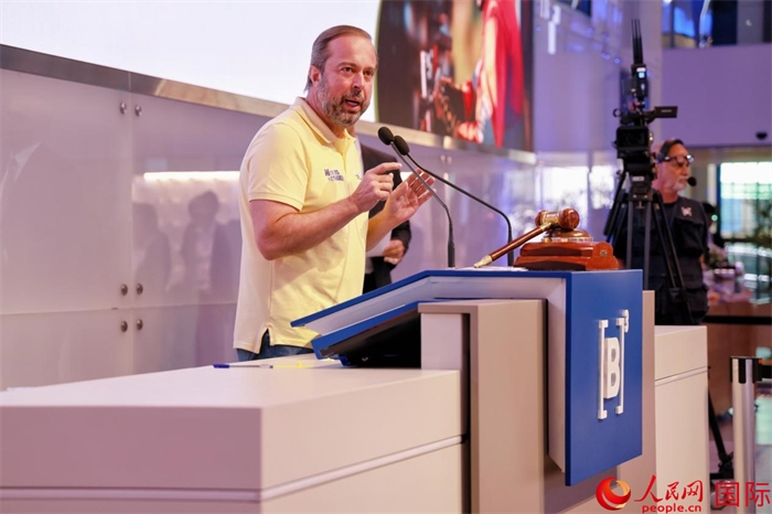 巴西礦產(chǎn)和能源部部長亞歷山大·西爾維拉發(fā)表致辭。人民網(wǎng)記者 宋亦然攝