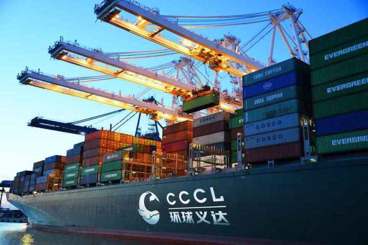 義烏商城集團打造的國際物流平臺“環(huán)球義達(dá)”，為外貿(mào)企業(yè)提供各類物流資源信息。義烏市委宣傳部供圖