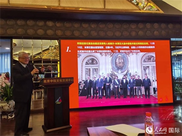 中國(guó)社會(huì)科學(xué)院榮譽(yù)學(xué)部委員、研究員徐世澄就評(píng)選結(jié)果進(jìn)行點(diǎn)評(píng)。人民網(wǎng)記者 魯揚(yáng)攝