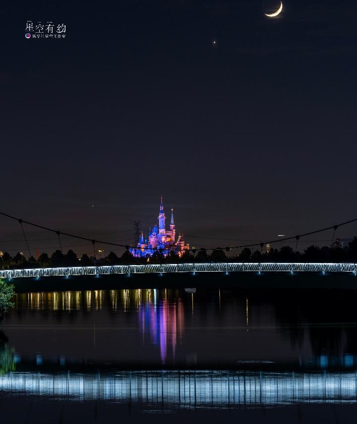 上海星空攝影愛好者陳悅華2023年5月23日在上海浦東拍攝的金星伴月。（本人供圖）