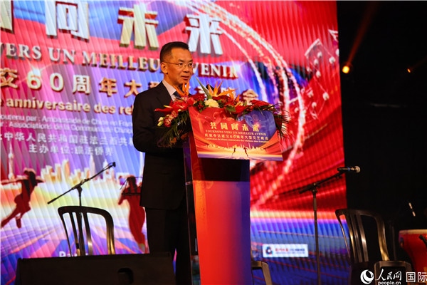 法國(guó)前總理拉法蘭出席晚會(huì)并致辭。 人民網(wǎng)記者 尚凱元 攝