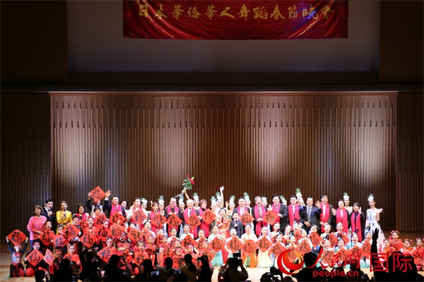 演職人員與嘉賓合影。人民網(wǎng) 許可攝