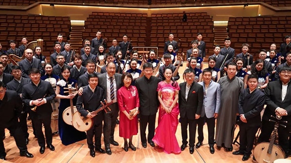 “”天地永樂·中國(guó)節(jié)“”音樂會(huì)演出人員合影。中國(guó)駐德國(guó)大使館供圖
