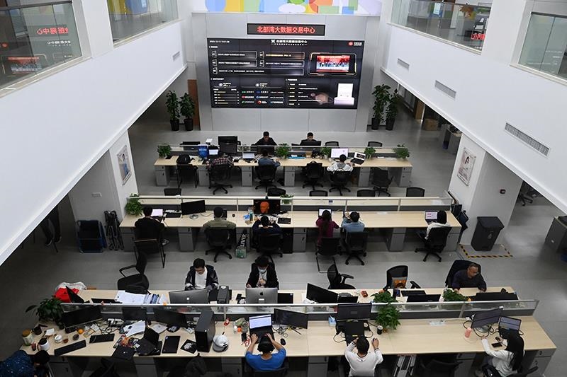 2023年12月12日，中國－東盟信息港股份有限公司員工在工作中。