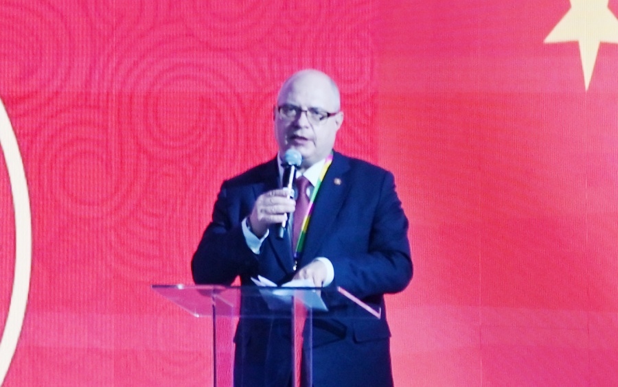 俄羅斯國家杜馬資產(chǎn)、土地和財產(chǎn)關(guān)系委員會主席兼俄中議員友好小組主席加夫里洛夫致辭。主辦方供圖 