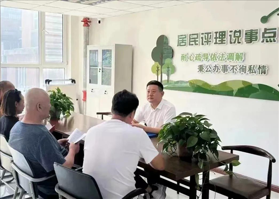 村（居）民評理說事點調(diào)解矛盾糾紛。遼寧省司法廳供圖
