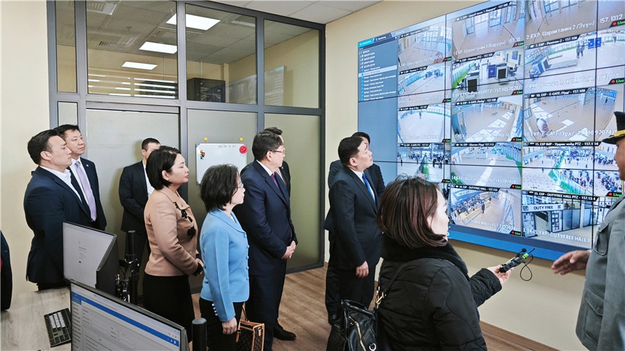 3月24日，中蒙官員考察項目。駐蒙古使館供圖