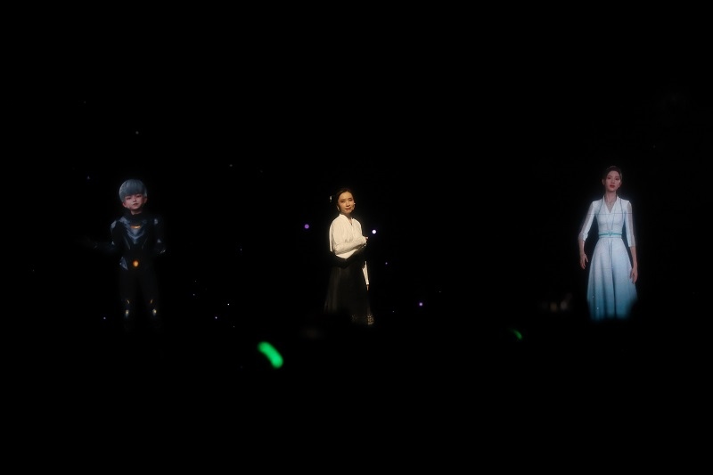 開場節(jié)目表演《彩云之南》。圖片來源：人民視頻