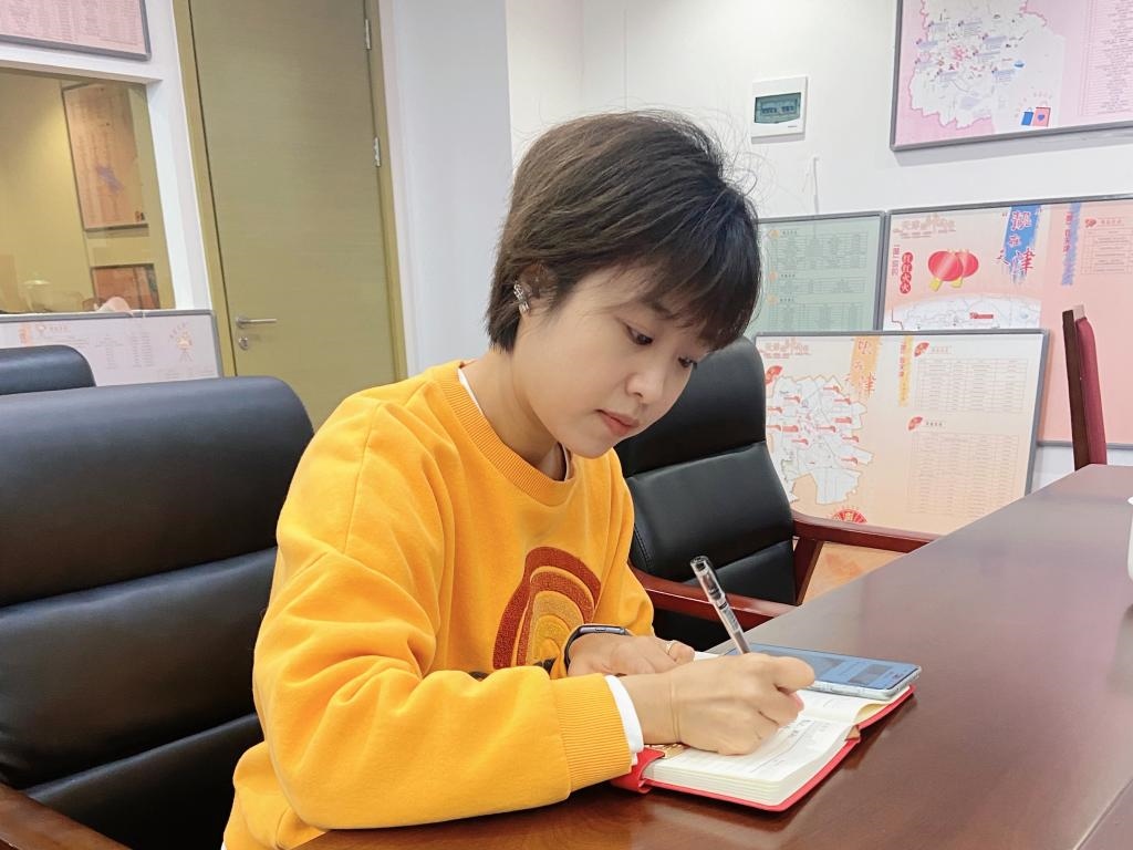 武麗潔在工作中。新華社發(fā)