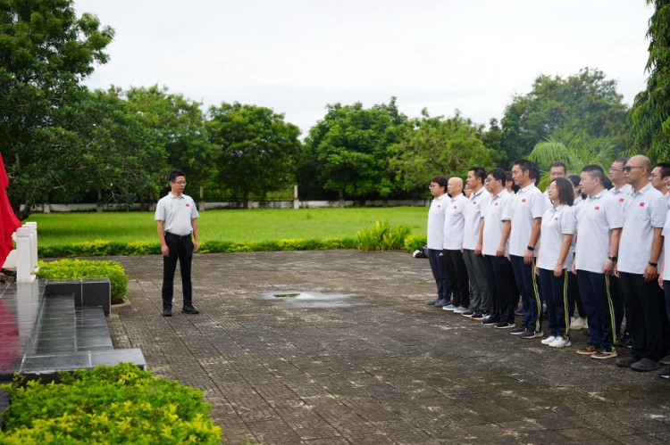 醫(yī)療隊(duì)隊(duì)長(zhǎng)致詞。中國(guó)援桑醫(yī)療隊(duì)供圖