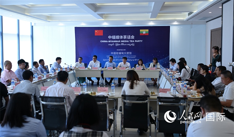 與會(huì)媒體和企業(yè)代表圍繞“新質(zhì)生產(chǎn)力”等話題深入交流-人民網(wǎng)記者謝佳君攝