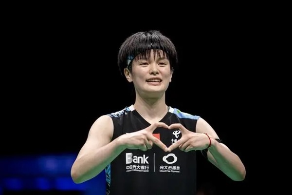 4月14日，王祉怡在奪冠后慶祝。新華社記者 江漢攝