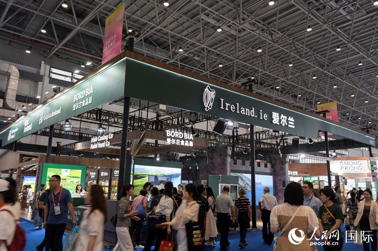 第四屆中國國際消費品博覽會愛爾蘭國家館。人民網(wǎng) 常沙攝