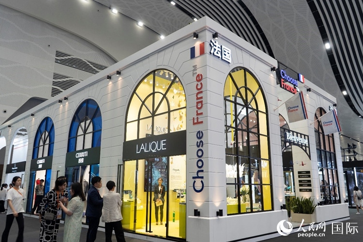 第四屆中國國際消費品博覽會法國國家館。人民網(wǎng) 常沙攝