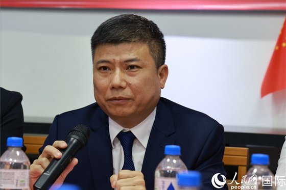 浙江省蘭溪市市委常委柳衛(wèi)東在座談會(huì)上致辭。人民網(wǎng)記者 陳海琪攝