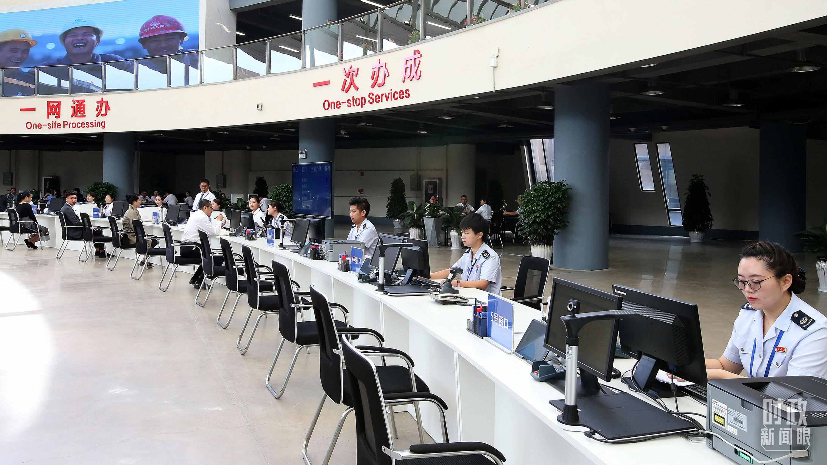 △中國(guó)（云南）自由貿(mào)易試驗(yàn)區(qū)昆明片區(qū)綜合服務(wù)中心。（圖/視覺(jué)中國(guó)）