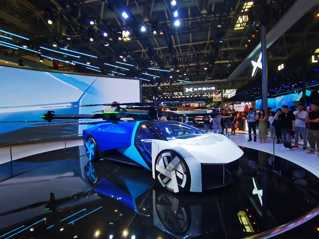 陸空一體式飛行汽車。人民網記者栗翹楚攝