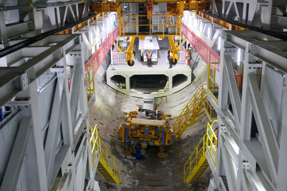 2024年2月16日，中鐵十四局集團(tuán)的建設(shè)者在京唐城際鐵路運(yùn)潮減河隧道施工。新華社記者 邢廣利 攝