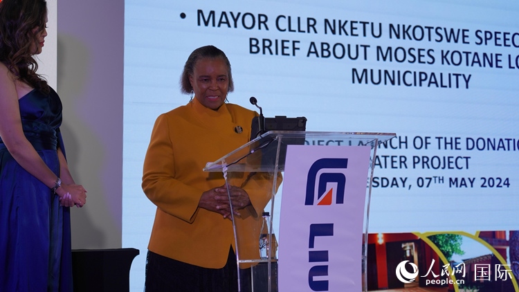 摩西科塔恩市市長恩克圖·恩科茨韋致辭。人民網(wǎng) 張茜攝