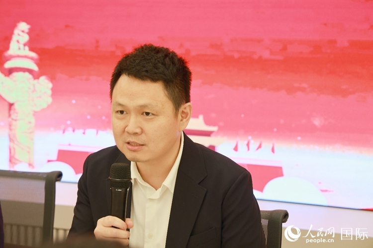 中國駐里約熱內(nèi)盧總領(lǐng)館副總領(lǐng)事王尉育在座談會上致辭。人民網(wǎng)記者 陳海琪攝