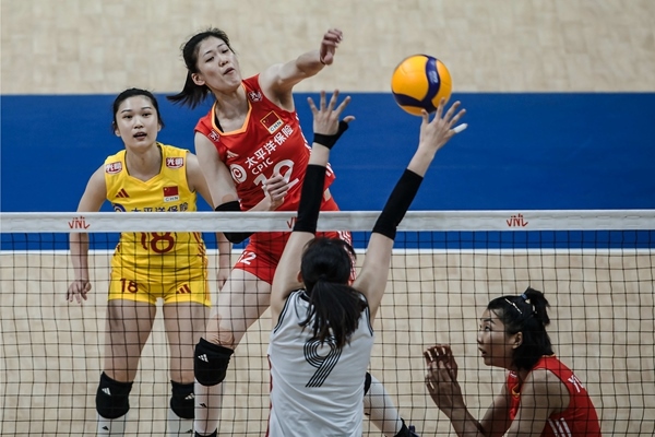 李盈瑩(上)扣球。圖片來(lái)源：國(guó)際排聯(lián)
