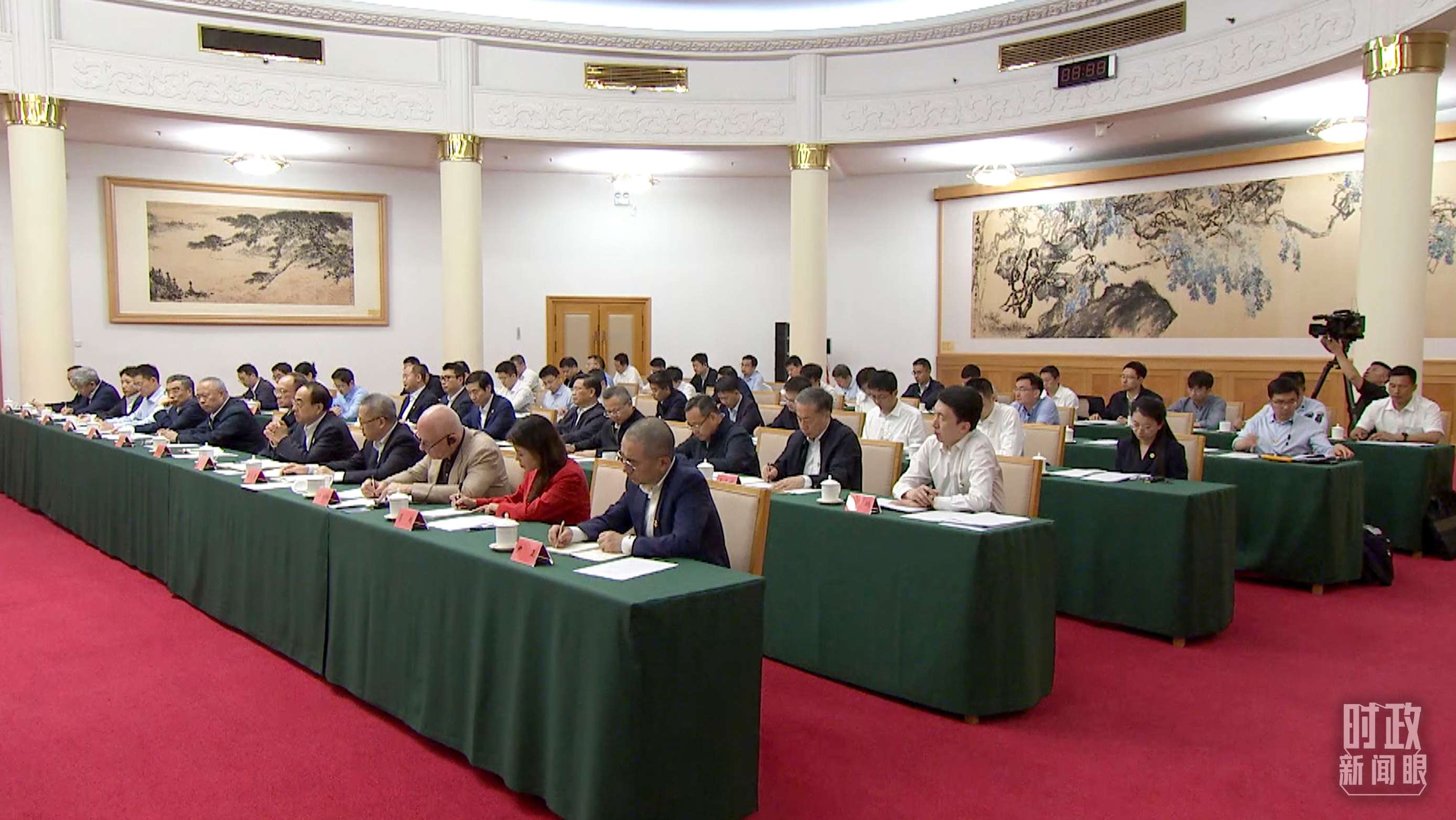 企業(yè)和專家座談會現(xiàn)場。