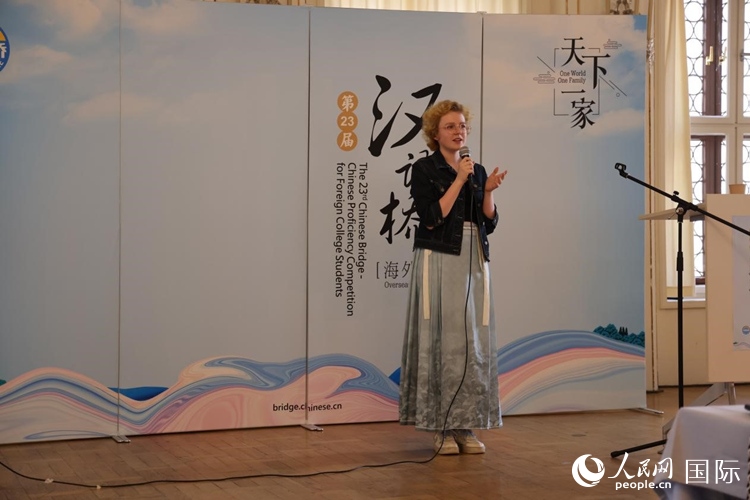 李歡欣在比賽中用中文演講。人民網(wǎng)記者 劉仲華攝