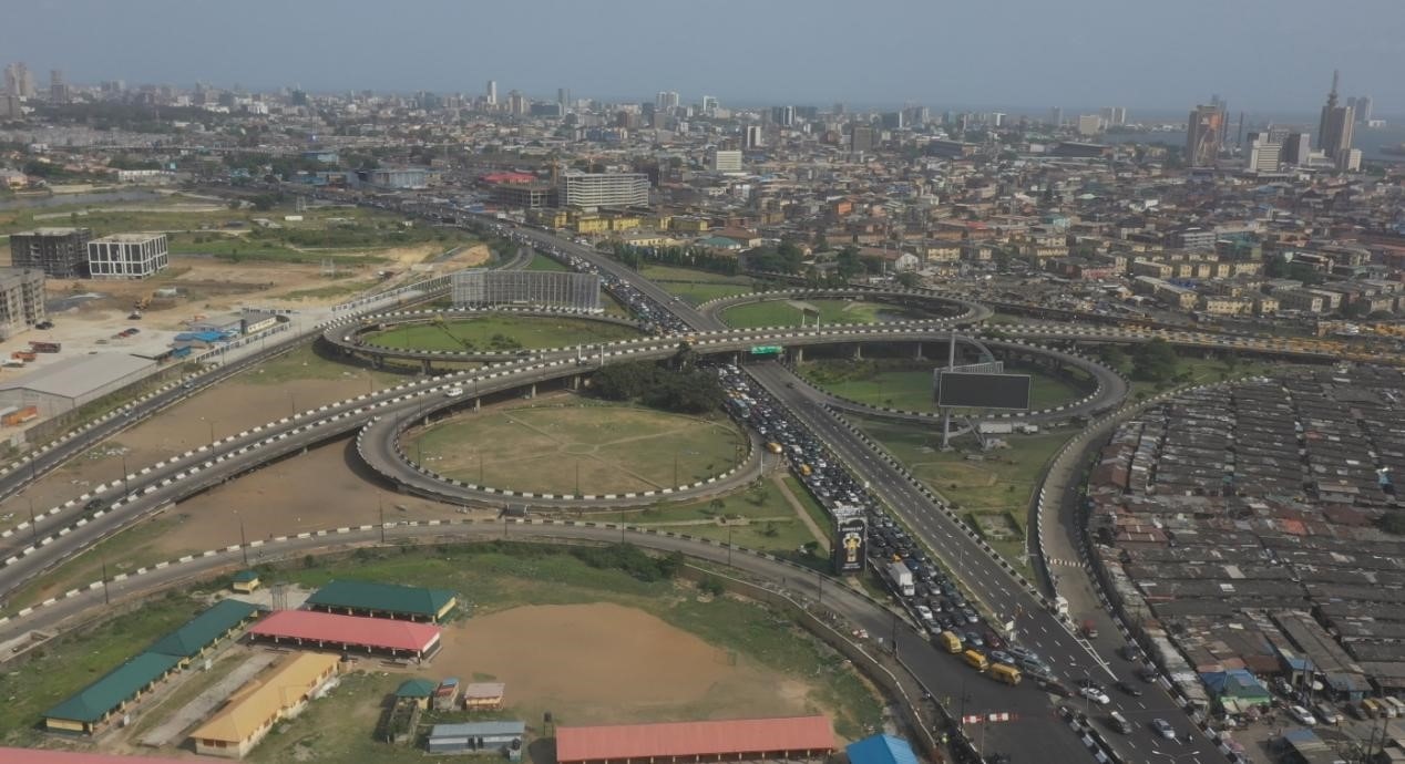 新修復(fù)的尼日利亞拉各斯三號(hào)橋鳥瞰圖。中國(guó)土木尼日利亞有限公司供圖