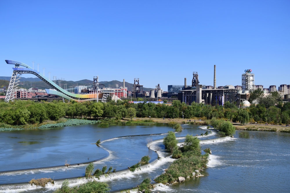 在北京首鋼園附近拍攝的永定河（2022年10月4日攝）。新華社記者 張晨霖 攝