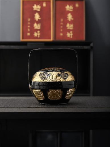 永春漆籃作品《籃犀》。中國(guó)美術(shù)館供圖