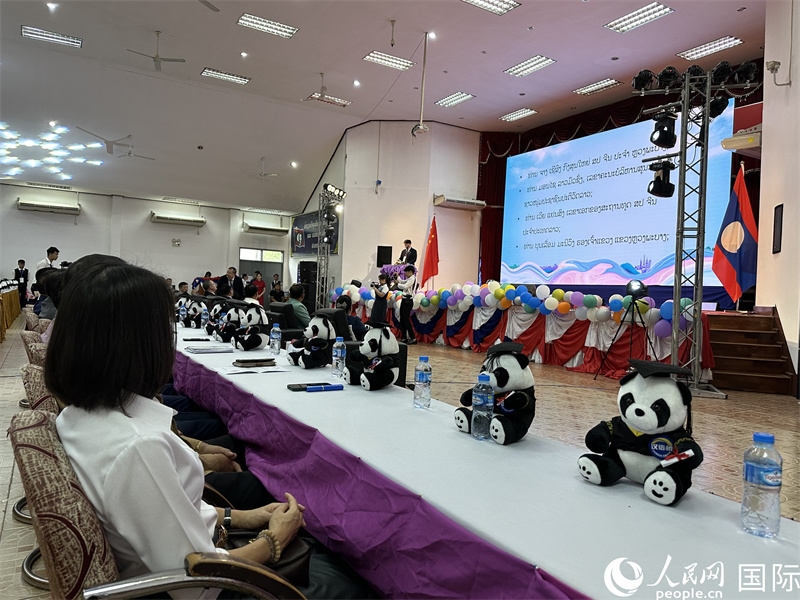 圖片：中老嘉賓在第二十三屆漢語(yǔ)橋世界大學(xué)生中文比賽老撾賽區(qū)決賽上致辭。孫廣勇攝