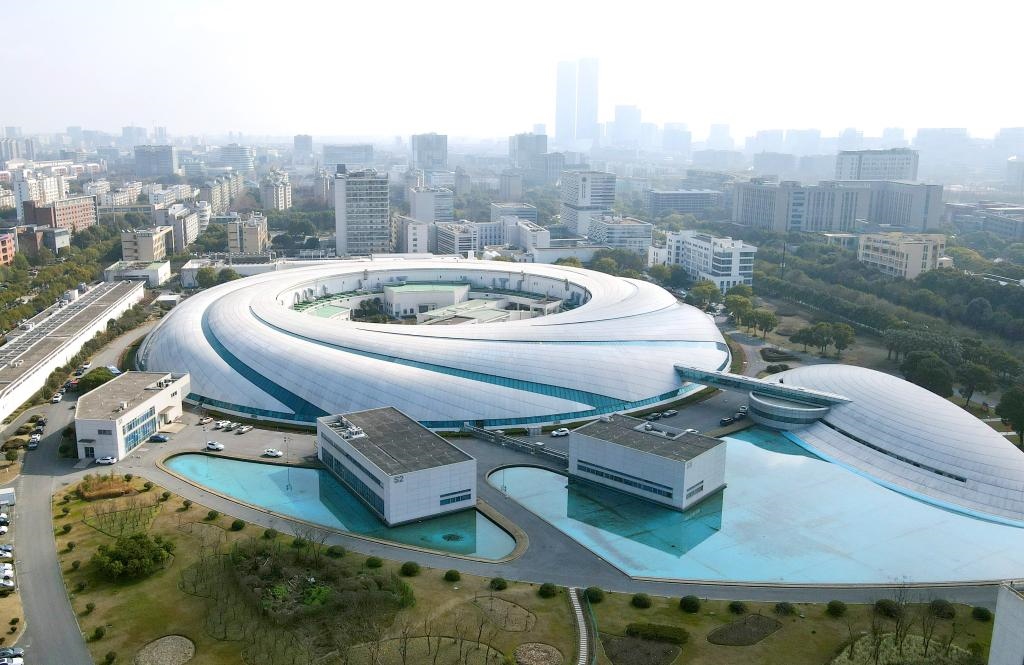 位于上海張江科學(xué)城的“上海光源”（2024年2月27日攝，無人機(jī)照片）。新華社記者 方喆 攝