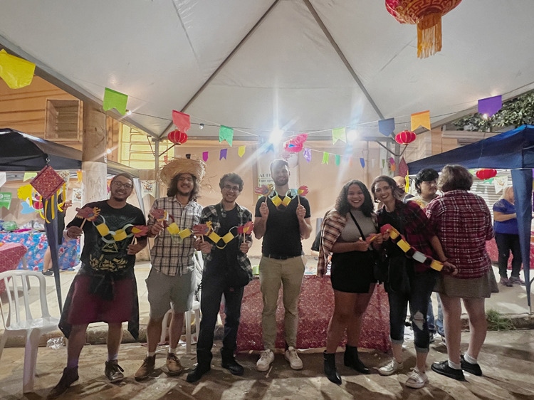 參與者體驗(yàn)文化碰撞與融合的樂(lè)趣。 圣保羅州立大學(xué)孔子學(xué)院供圖