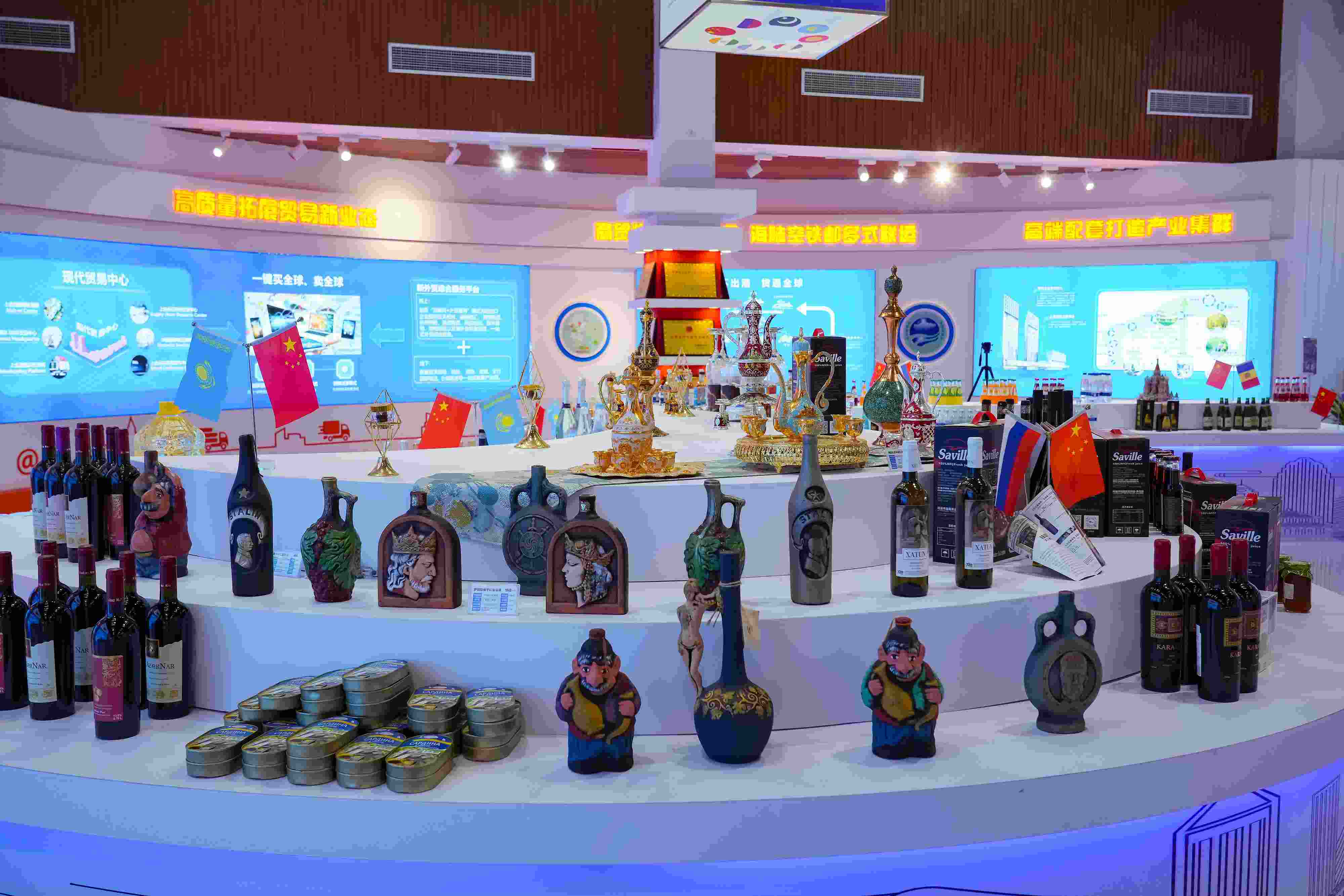 2022年10月19日，青島，上合示范區(qū)展出的上合組織國家特色商品。