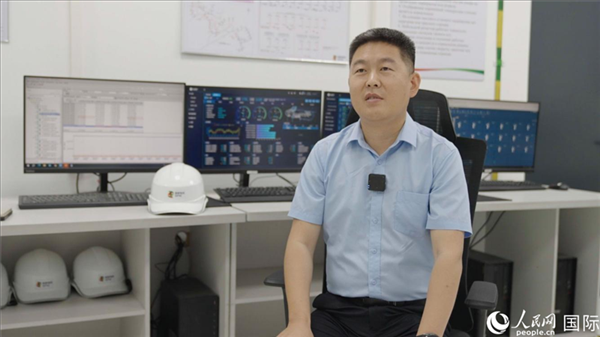 哈薩克斯坦能源投資公司副總經(jīng)理、總工程師張亮在接受人民網(wǎng)記者采訪。 人民網(wǎng)記者 葛泰佚攝