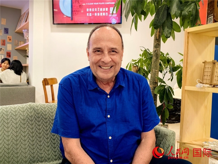 巴西坎皮納斯州立大學(xué)文學(xué)院資深教授弗朗西斯科·福特·哈德曼接受人民網(wǎng)專(zhuān)訪。人民網(wǎng)記者 符園園攝