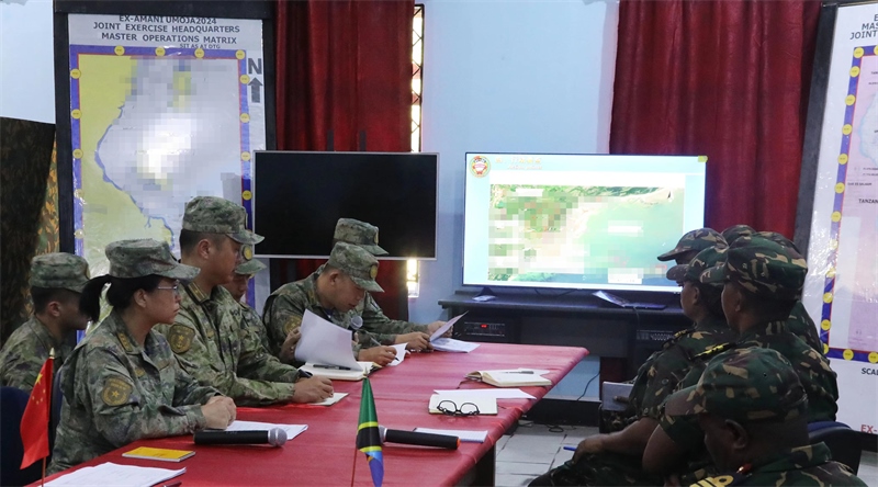 海上指揮所商定細(xì)節(jié)。王福攝