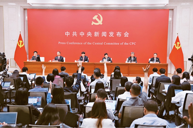 黨的二十屆三中全會(huì)是在以中國(guó)式現(xiàn)代化全面推進(jìn)強(qiáng)國(guó)建設(shè)、民族復(fù)興偉業(yè)的關(guān)鍵時(shí)期召開的一次十分重要的會(huì)議。圖為2024年7月19日，中共中央舉行新聞發(fā)布會(huì)，介紹和解讀黨的二十屆三中全會(huì)精神。 新華社記者 金立旺/攝