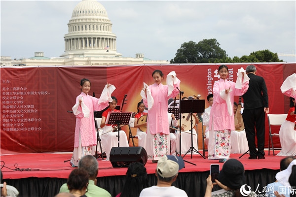 2、在華盛頓中國(guó)文化節(jié)活動(dòng)上，還進(jìn)行了豐富多樣的中國(guó)文化演出。 人民網(wǎng)記者 李志偉攝