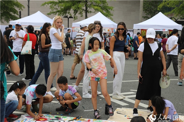 4、活動(dòng)吸引了很多小朋友參加。 人民網(wǎng)記者 李志偉攝