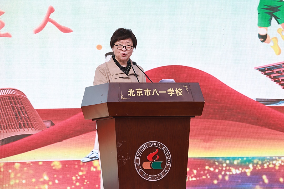 蘇東林院士講授開學(xué)第一課。校方供圖