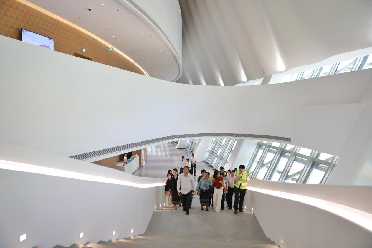 亞洲媒體考察團(tuán)正在上樓?！吨袊?jīng)濟(jì)周刊》記者 肖翊攝