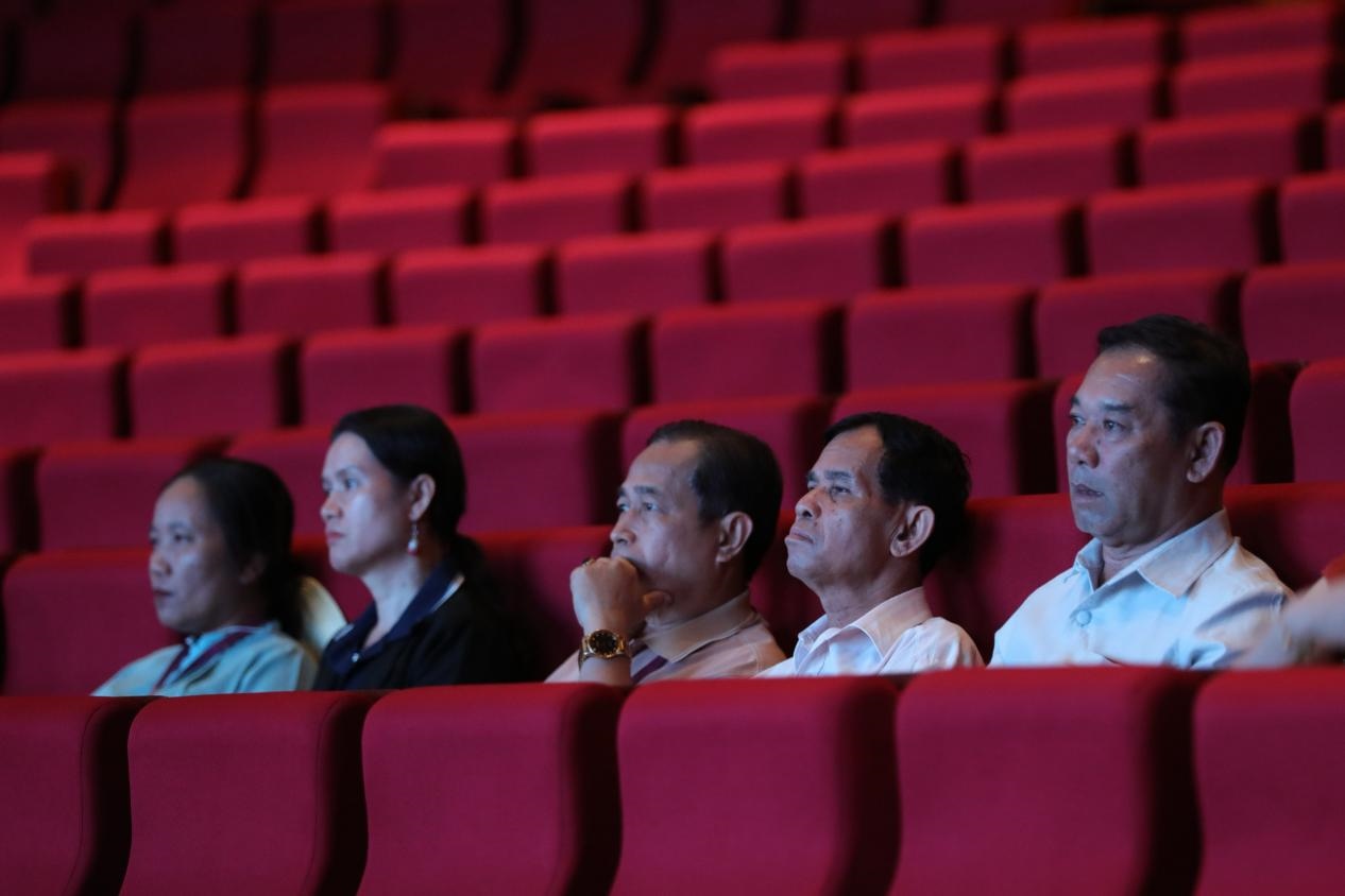 亞洲媒體考察團(tuán)在觀眾席就座?！吨袊?jīng)濟(jì)周刊》記者 肖翊攝