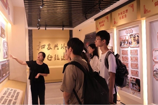 中央民族大學(xué)與中國人民大學(xué)聯(lián)合開展“大國邊疆”實(shí)踐調(diào)研活動(dòng)。校方供圖