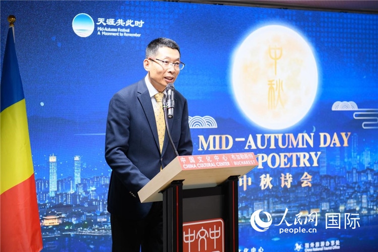 布加勒斯特中國文化中心主任徐寧波致辭。傅永山攝