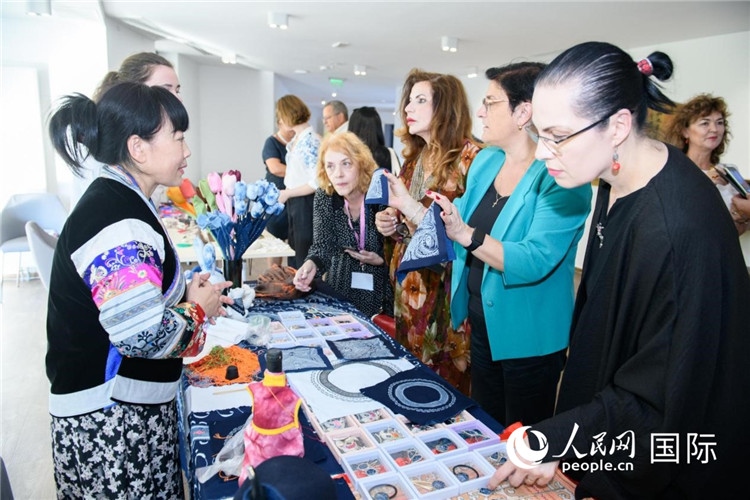 蠟染展示。傅永山攝