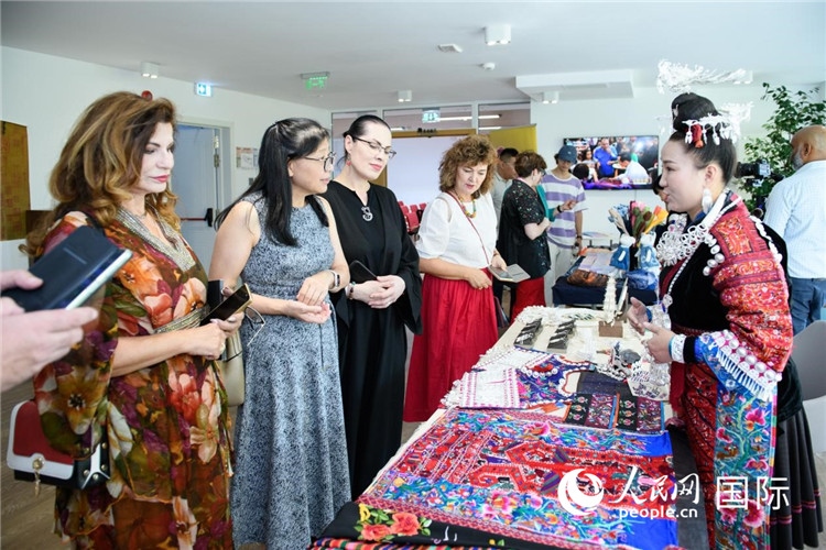 苗族銀器展示。傅永山攝