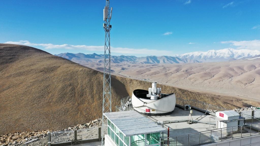 正在運行的塔縣星地激光通信地面站。（中國科學(xué)院空天信息創(chuàng)新研究院供圖）