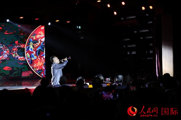 演出現(xiàn)場(chǎng)，演員帶來嗩吶獨(dú)奏《看秧歌》。人民網(wǎng)記者 楊一攝