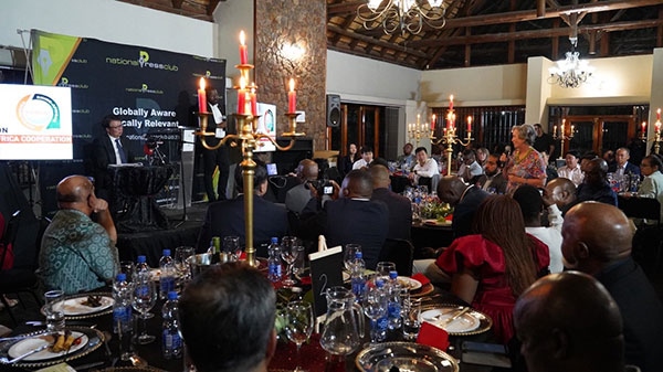 吳大使回答記者提問(wèn)。人民網(wǎng) 劉暢攝